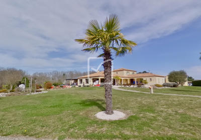 Maison - 435 m² - 14 pièces