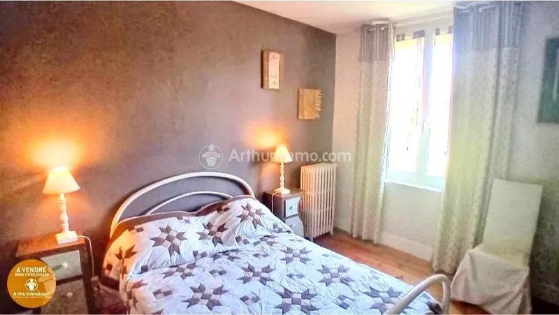 Maison - 202 m² - 7 pièces