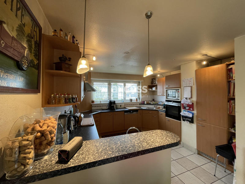 Maison traditionnelle - 180 m² - 7 pièces