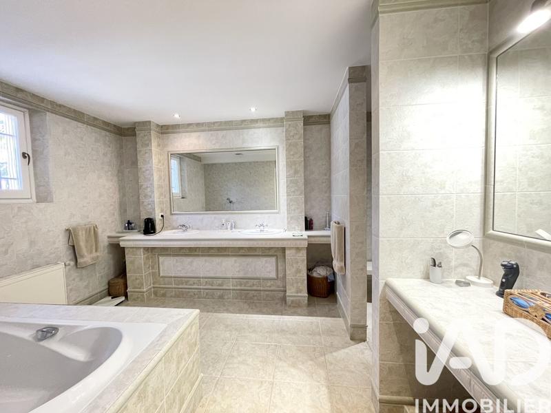 Maison - 433 m² - 16 pièces