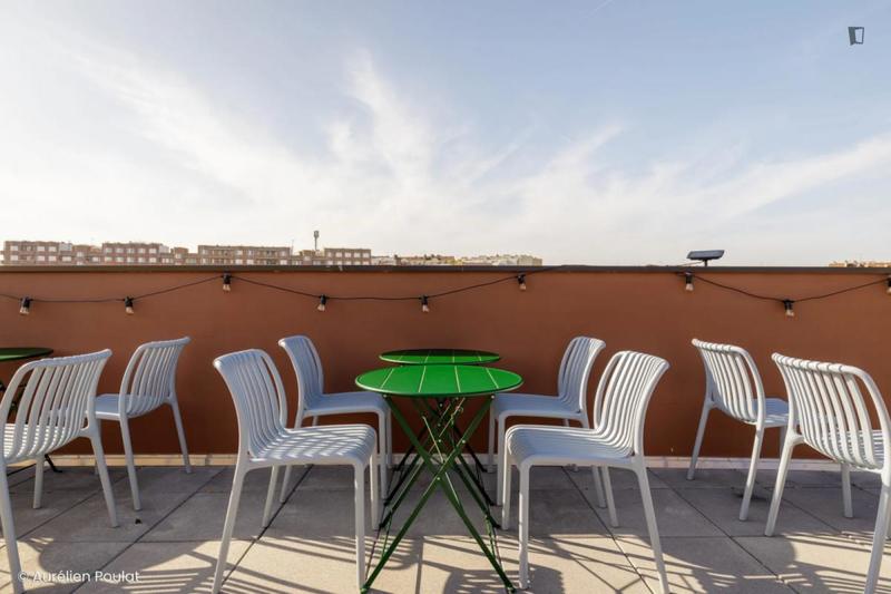 Chambre - 14 m² - 9 pièces