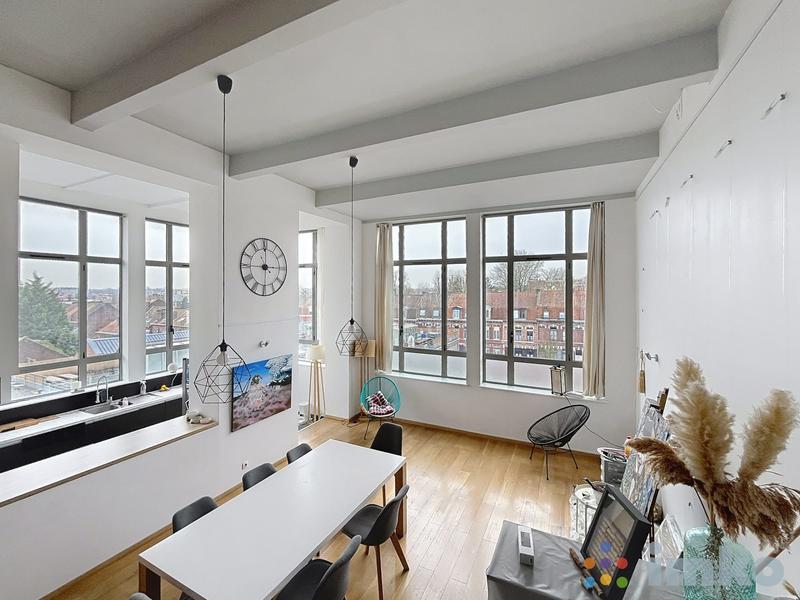 Loft - 125 m² - 4 pièces