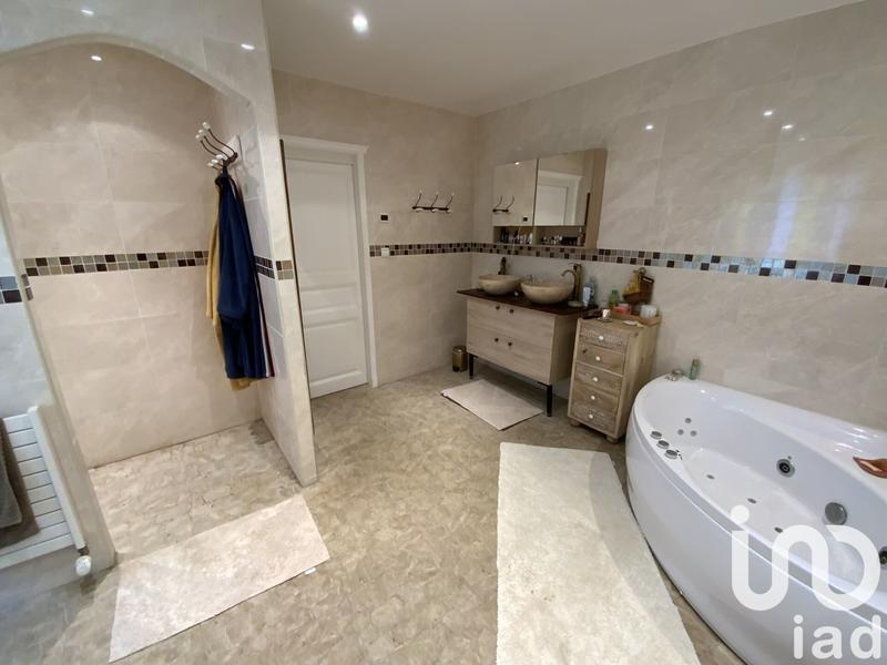 Maison - 362 m² - 9 pièces