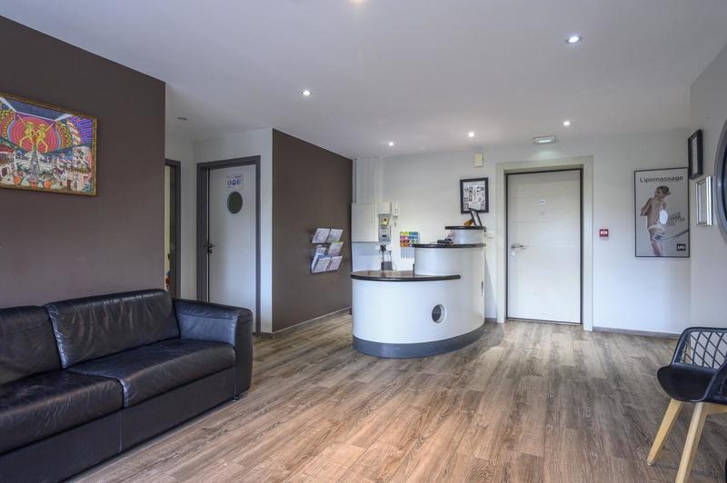 Local commercial - 265 m² - 12 pièces