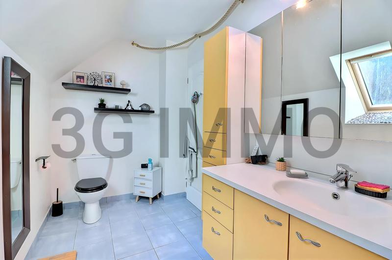 Maison jumelée - 129 m² - 7 pièces