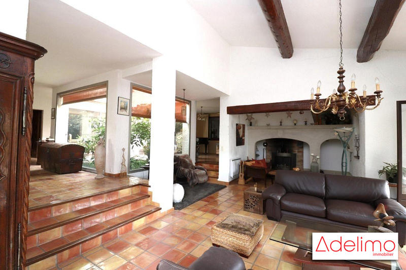 Maison - 240 m² - 7 pièces