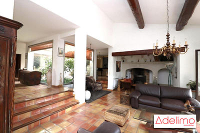 Maison - 240 m² - 7 pièces