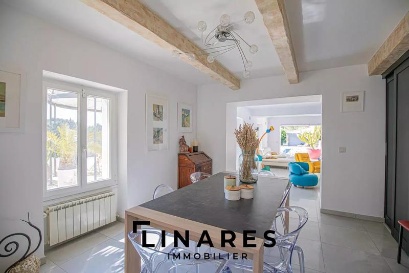 Villa - 320 m² - 5 pièces