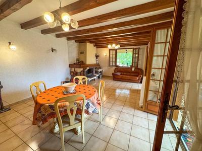 Maison - 275 m² - 12 pièces