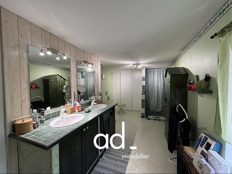 Maison - 260 m² - 9 pièces