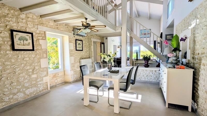 Maison de ville - 250 m² - 11 pièces