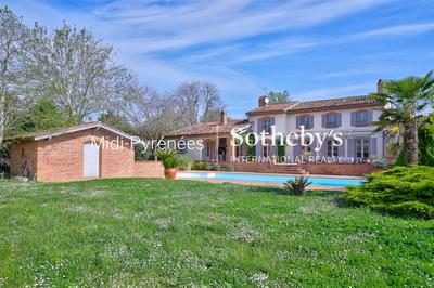 Maison - 300 m² - 10 pièces