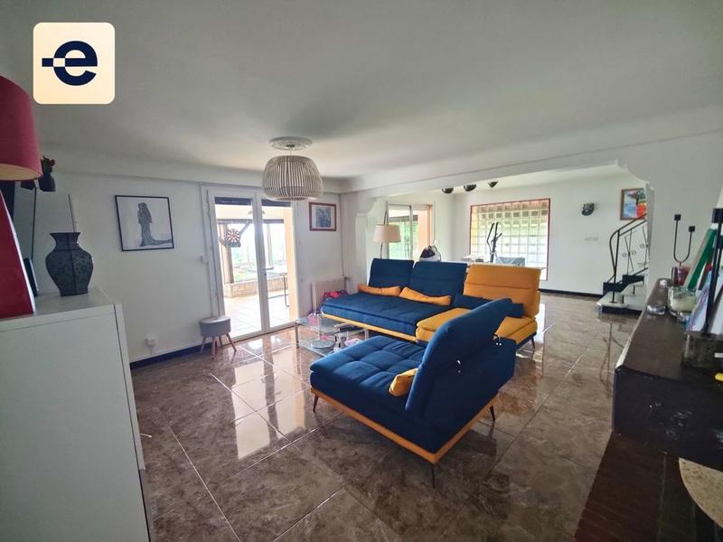 Maison - 246 m² - 7 pièces