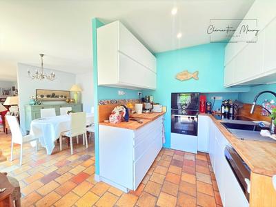 Maison - 254 m² - 9 pièces