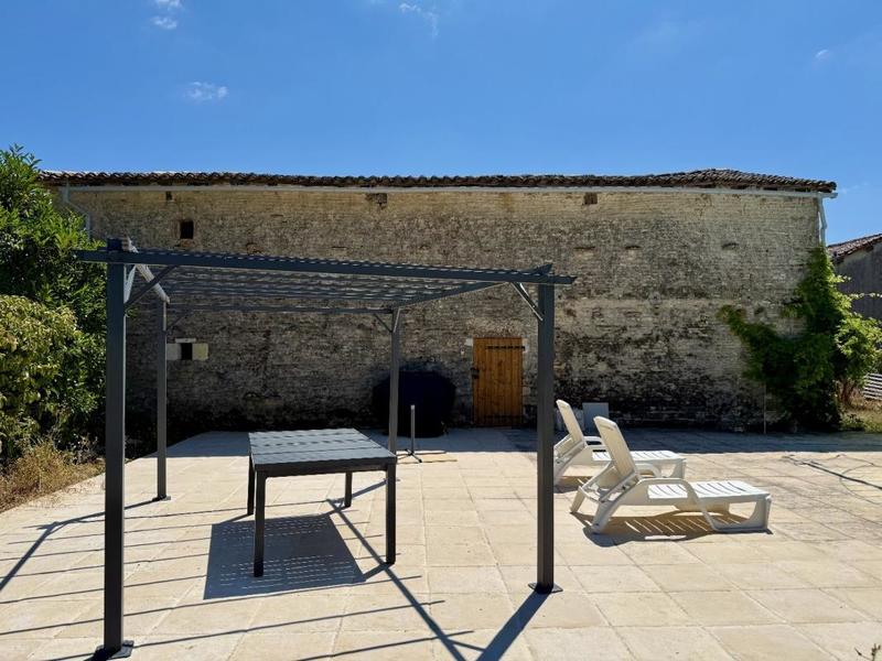 Propriété - 219 m² - 6 pièces