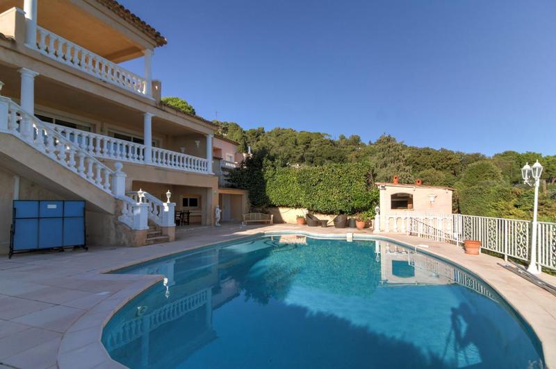 Villa - 378 m² - 10 pièces