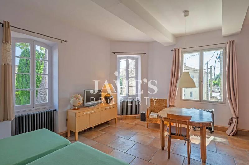 Maison - 255 m² - 7 pièces