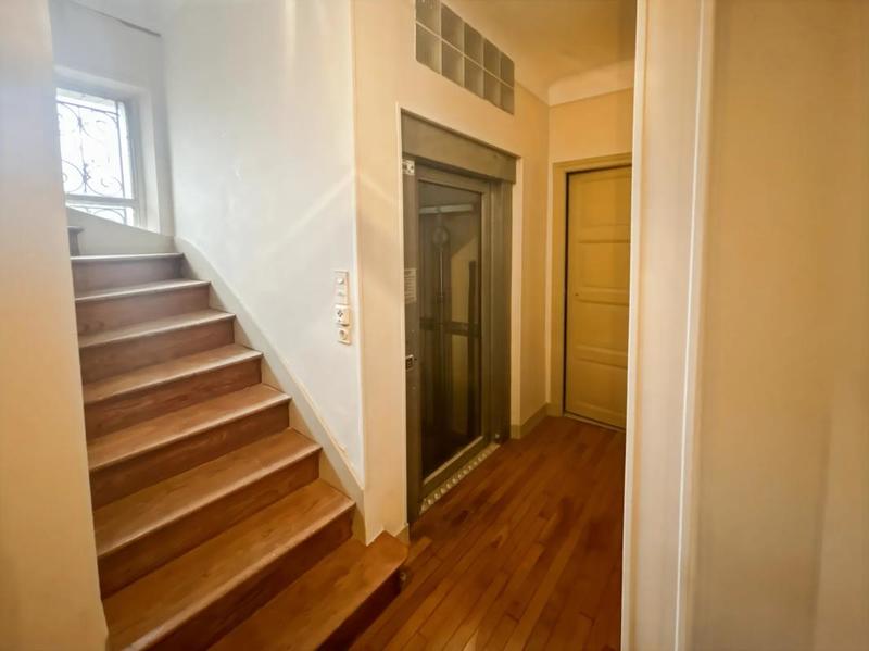 Maison - 263 m² - 8 pièces