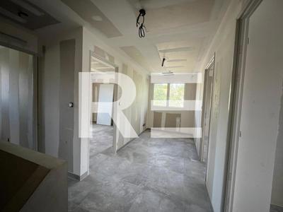 Maison - 98 m² - 5 pièces