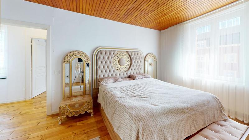 Maison - 310 m² - 8 pièces