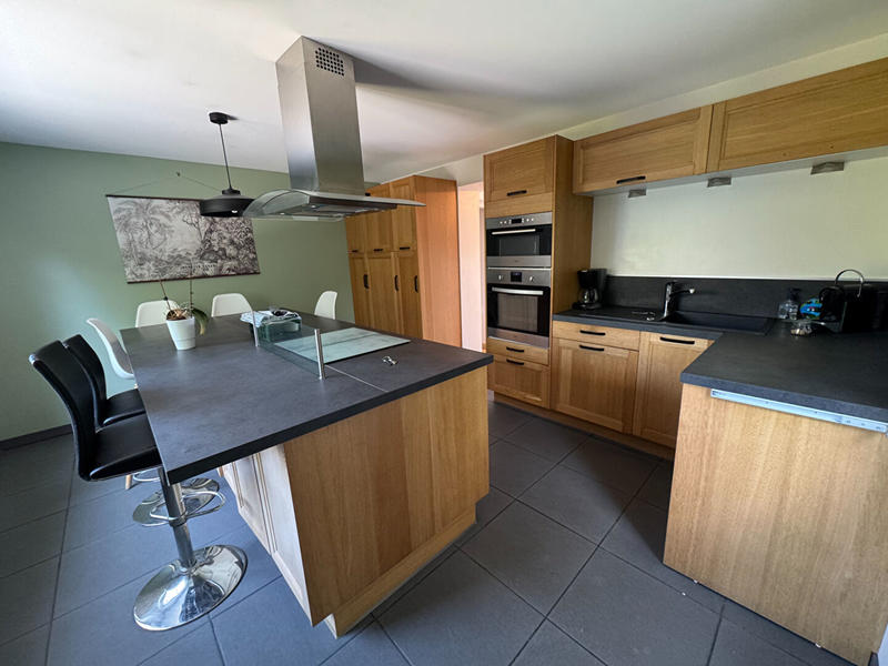 Maison - 165 m² - 9 pièces