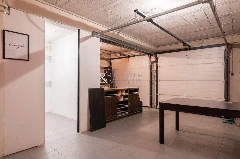 Maison - 168 m² - 9 pièces