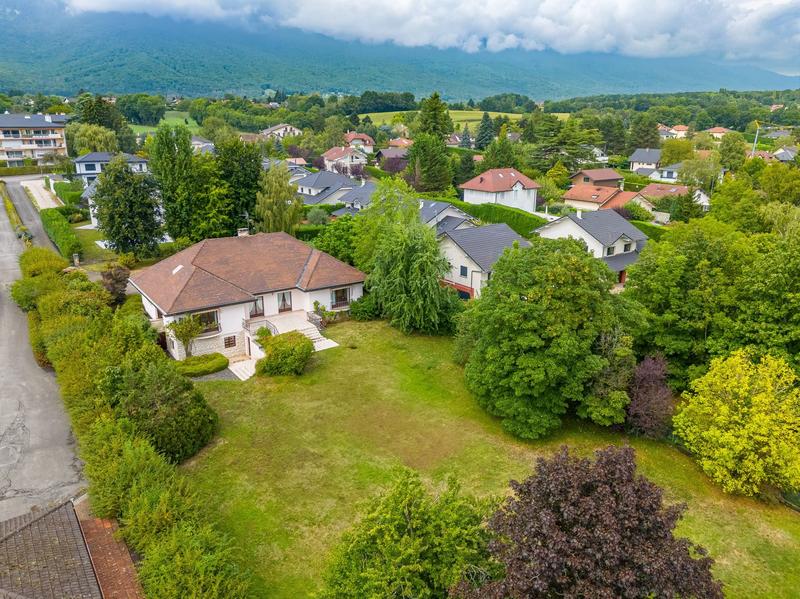 Maison - 304 m² - 9 pièces