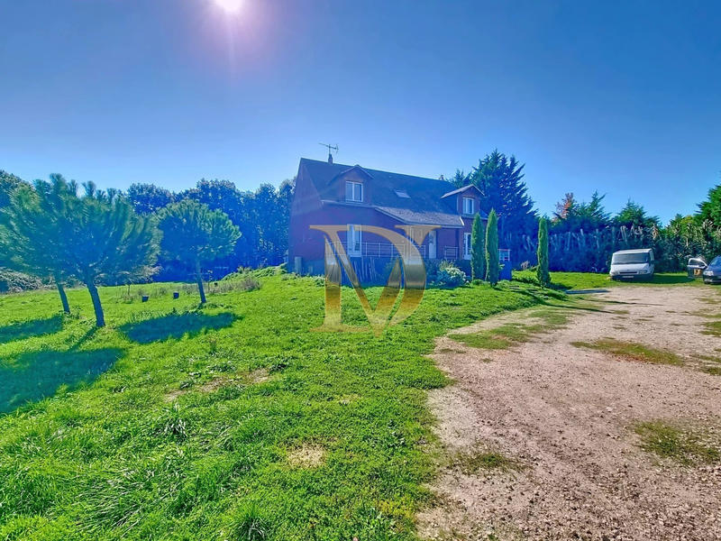 Maison - 245 m² - 9 pièces