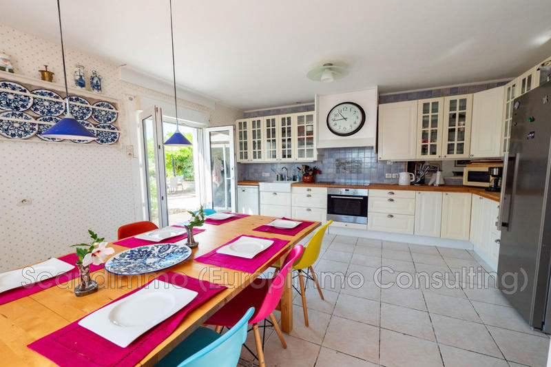 Maison - 234 m² - 9 pièces