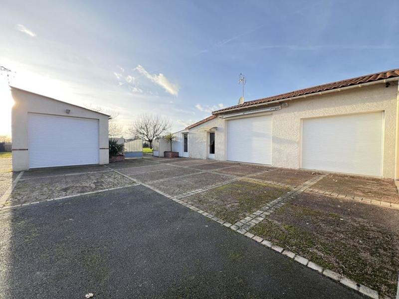 Maison - 230 m² - 7 pièces