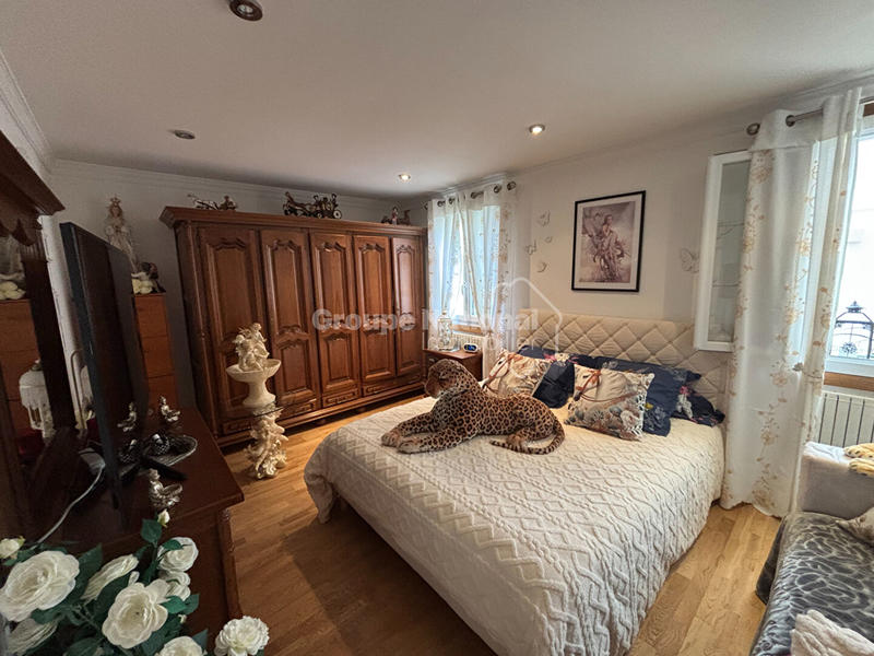 Maison - 159 m² - 9 pièces