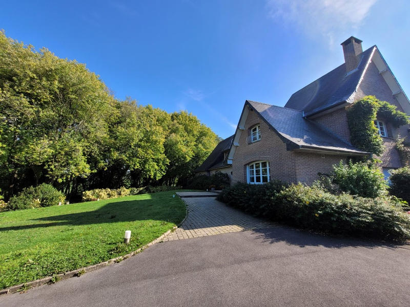 Maison - 275 m² - 12 pièces