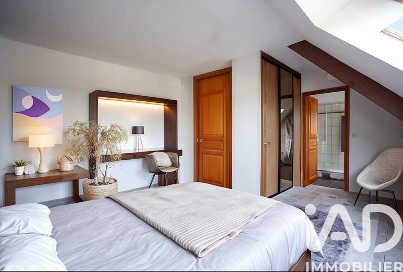 Maison - 240 m² - 10 pièces