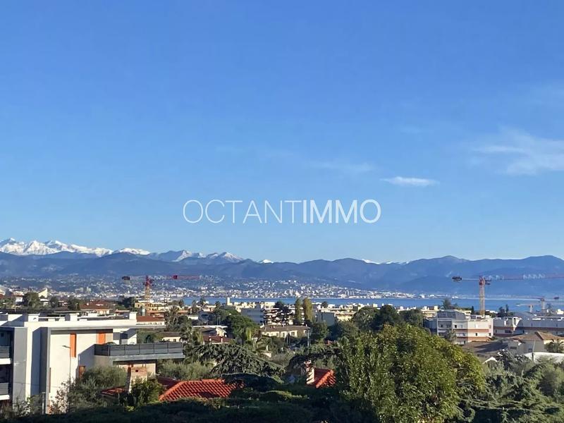 Appartement - 99 m² - 4 pièces