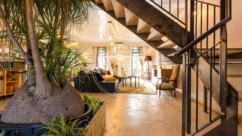 Maison - 1 046 m² - 29 pièces