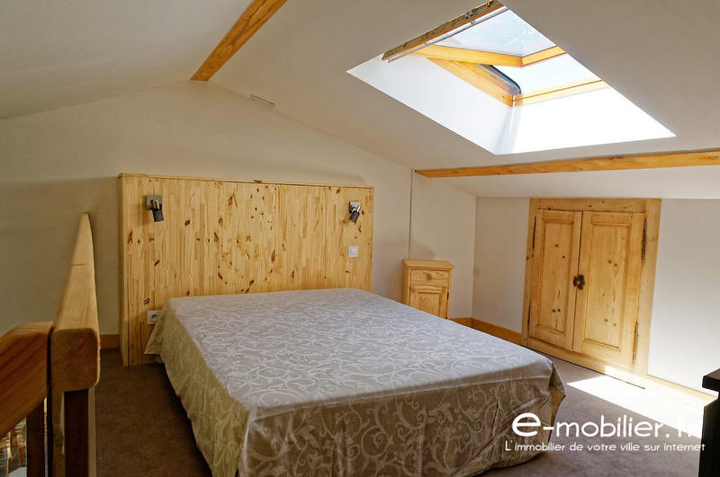 Maison contemporaine - 303 m² - 9 pièces