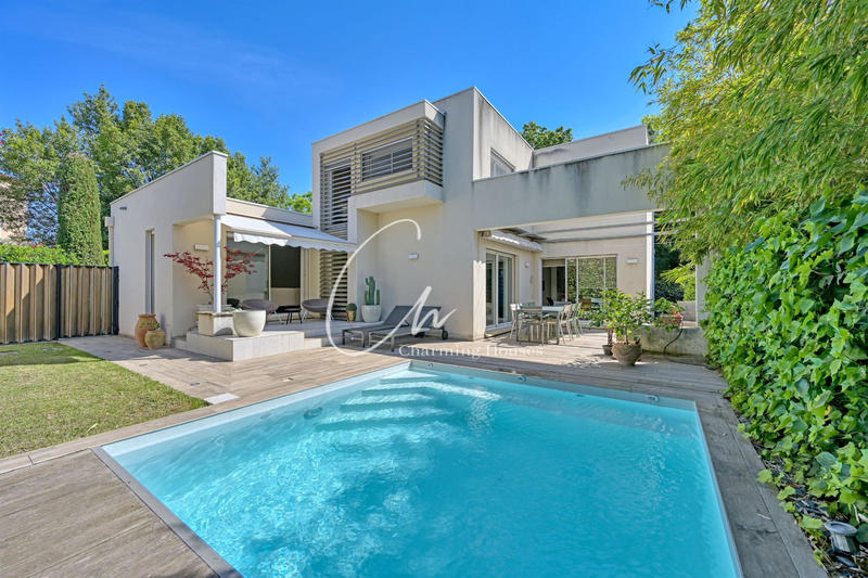 Maison - 218 m² - 7 pièces