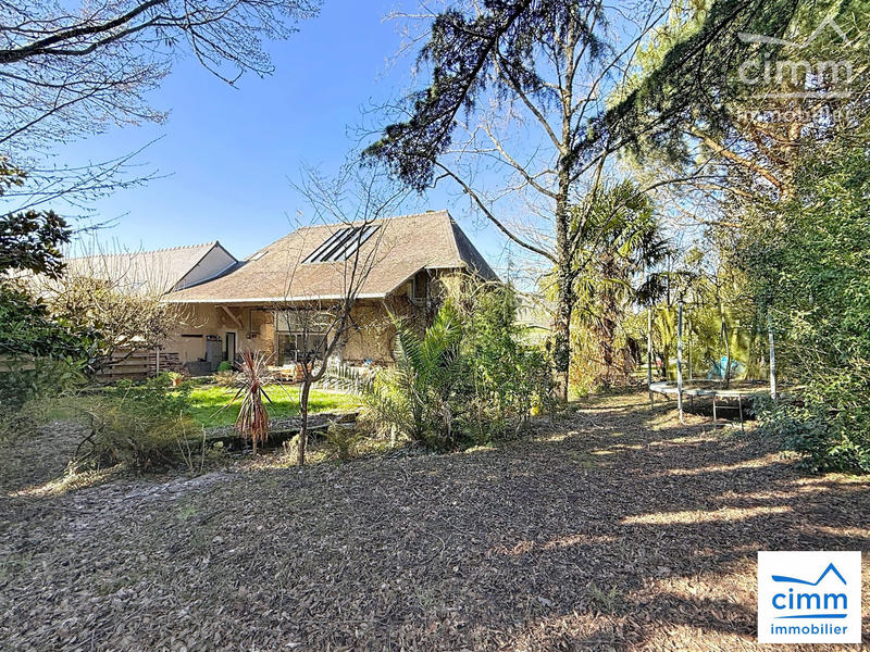 Maison - 202 m² - 7 pièces