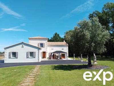 Maison - 223 m² - 9 pièces