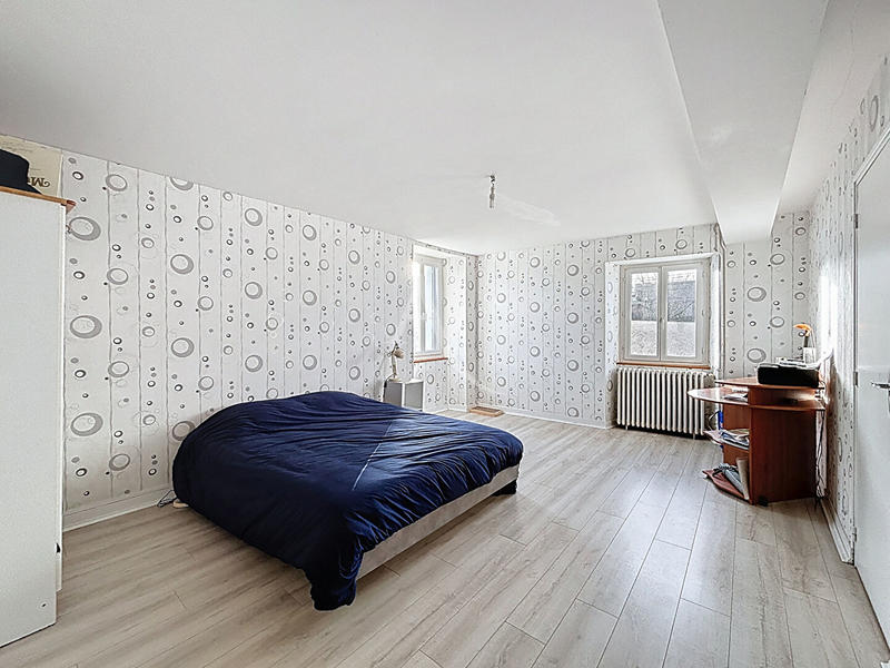 Maison - 213 m² - 8 pièces