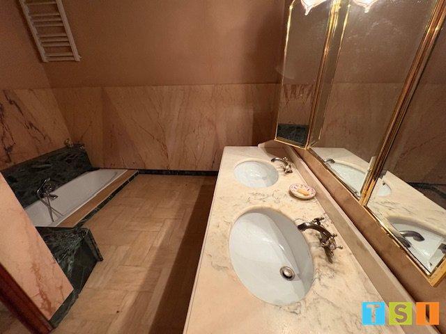 Maison bourgeoise - 384 m² - 6 pièces