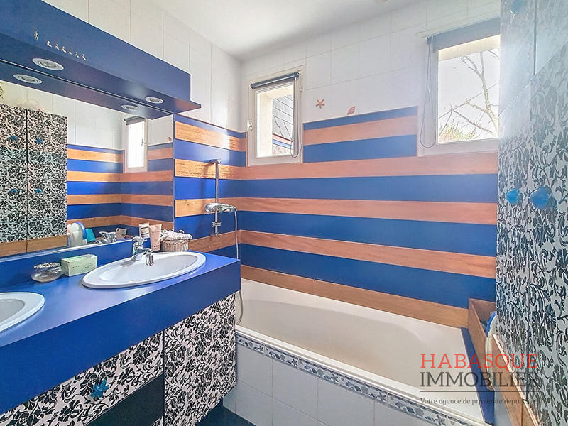 Maison - 101 m² - 8 pièces