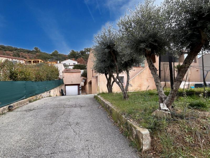 Maison - 200 m² - 8 pièces