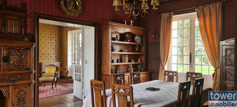 Propriété - 995 m² - 10 pièces