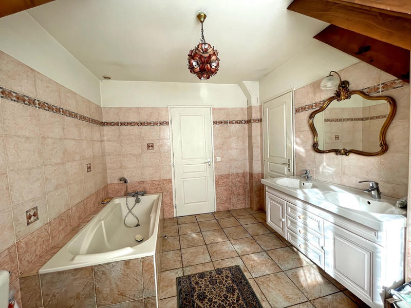 Maison - 170 m² - 5 pièces