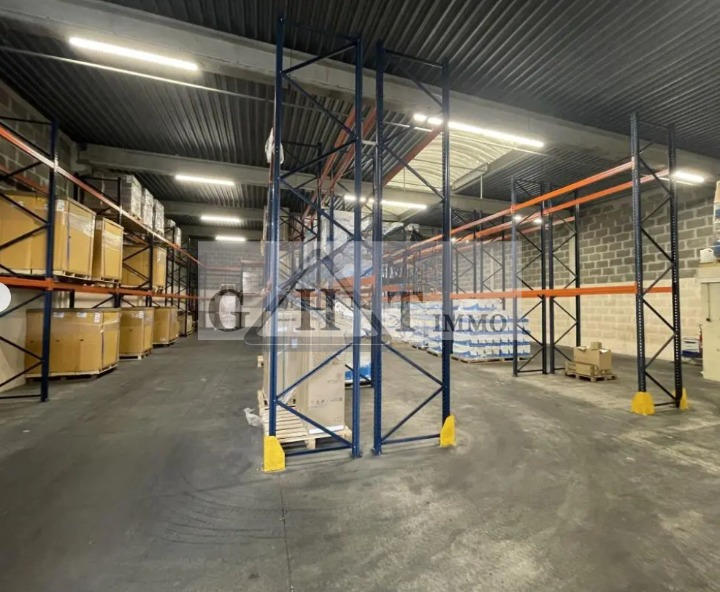 Entrepôt - 1 160 m²