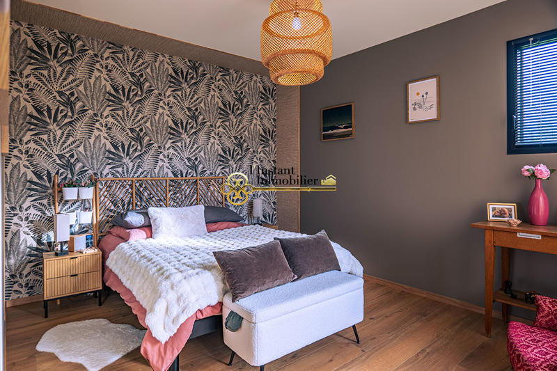 Maison - 238 m² - 8 pièces