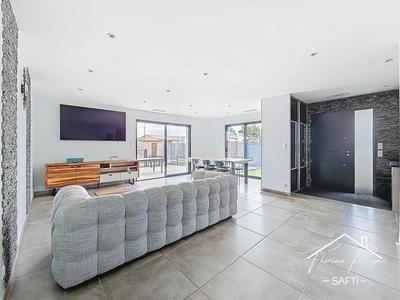 Maison - 97 m² - 4 pièces