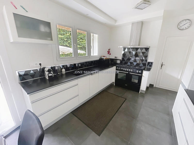 Villa - 240 m² - 8 pièces