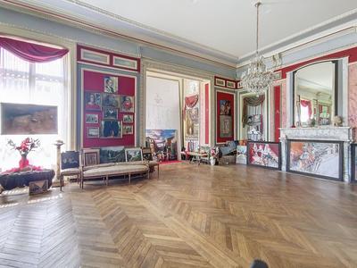 Château - 1 800 m² - 56 pièces